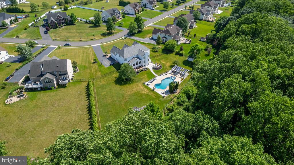 15 Valley Ln