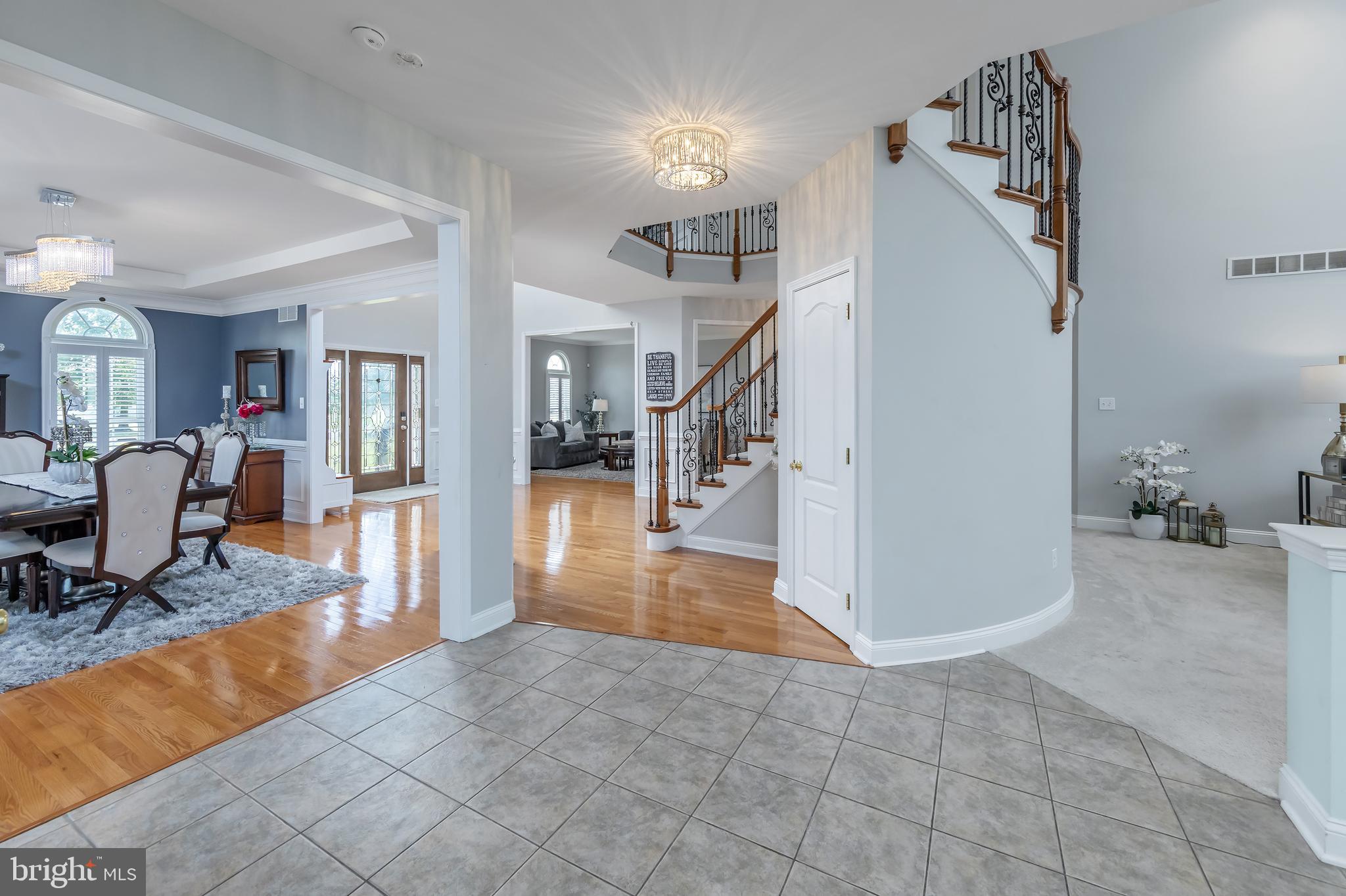 15 Valley Ln