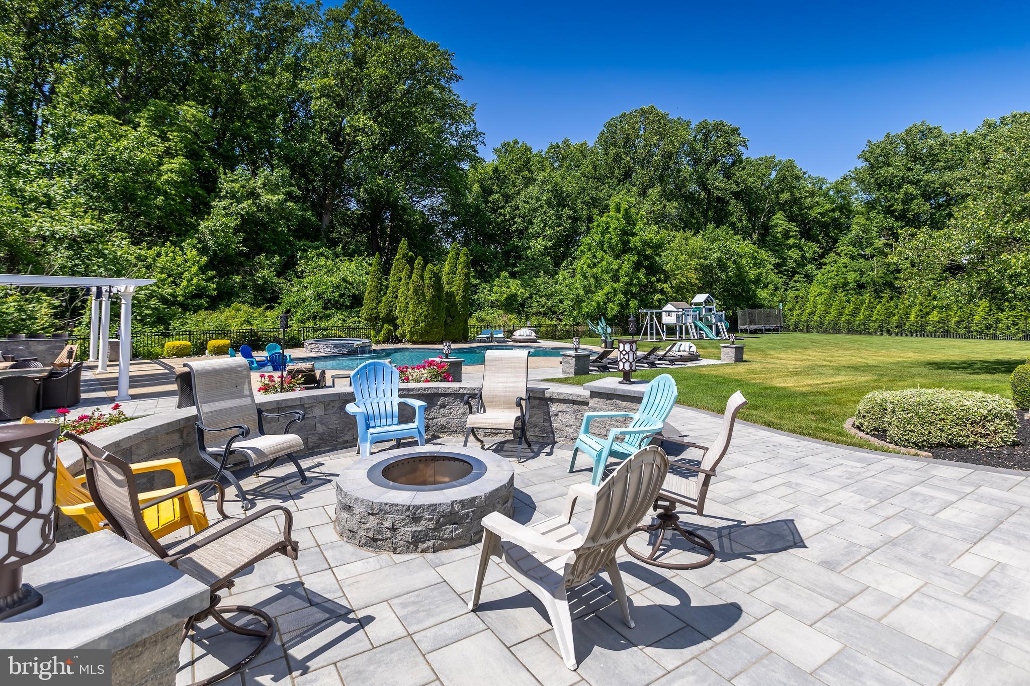 15 Valley Ln