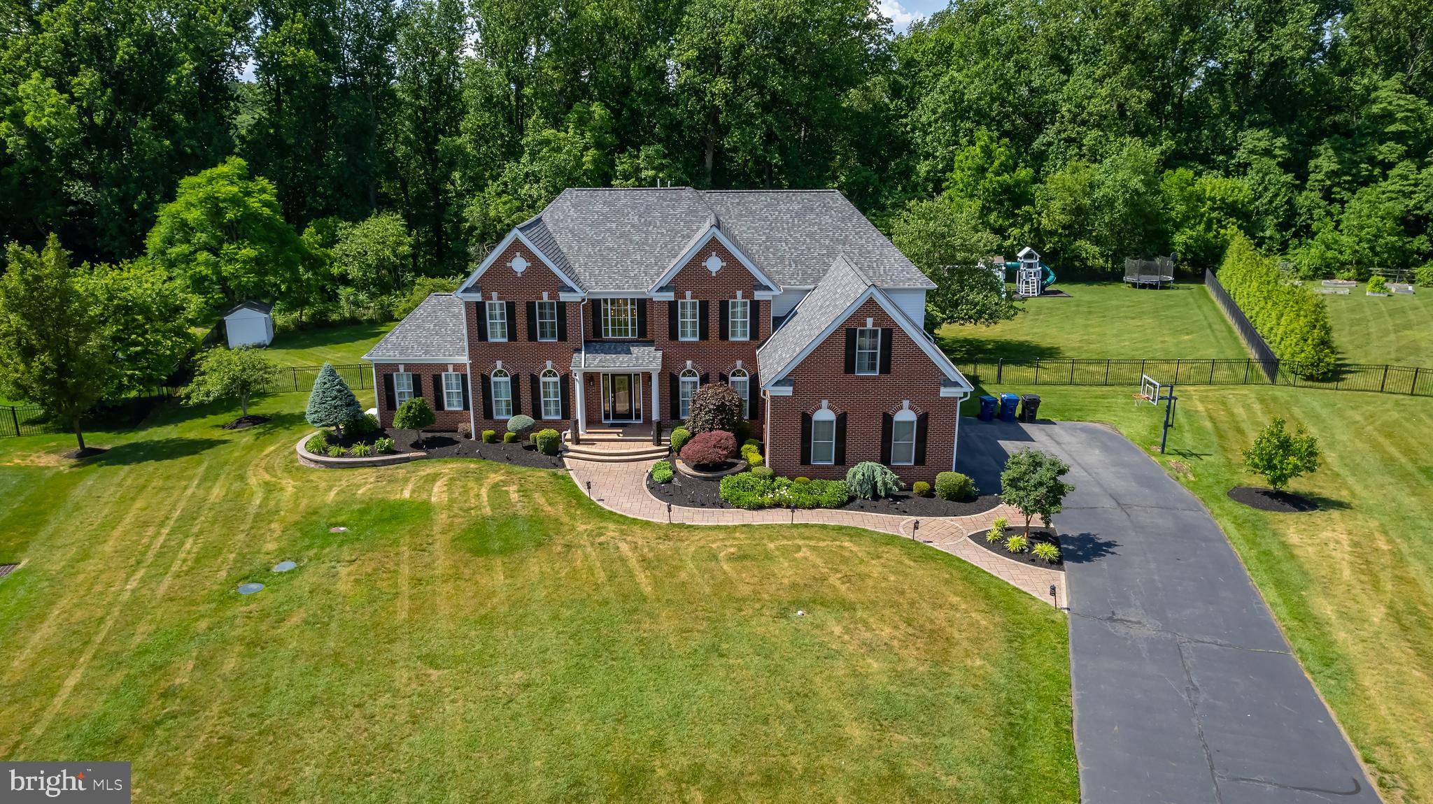 15 Valley Ln