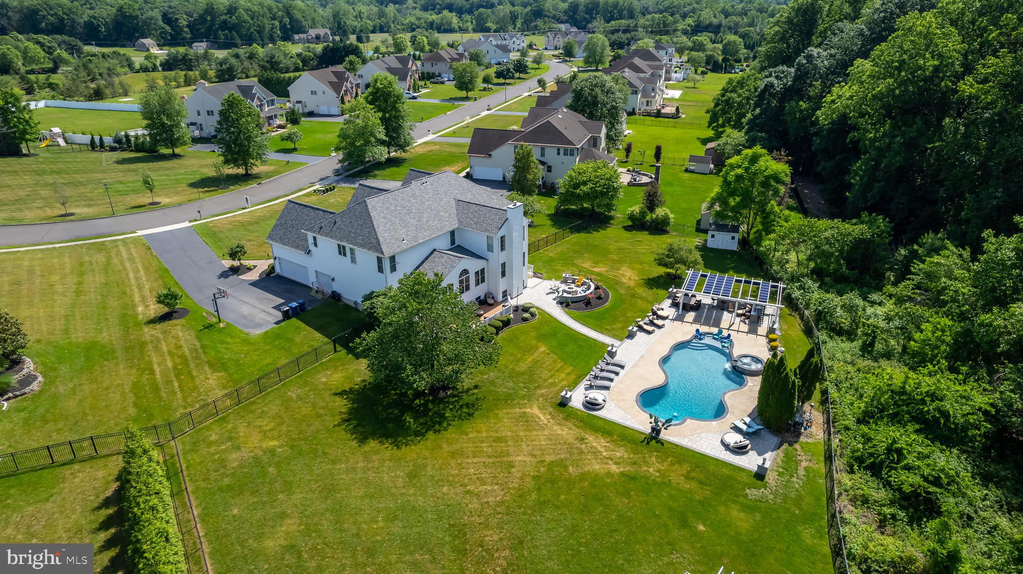 15 Valley Ln