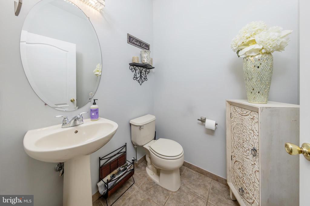 15 Valley Ln