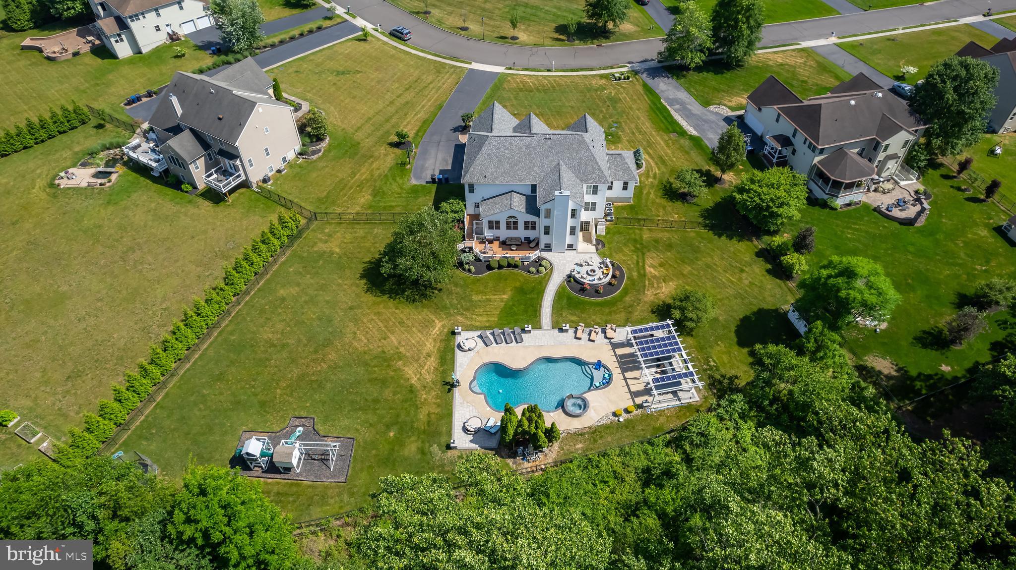15 Valley Ln