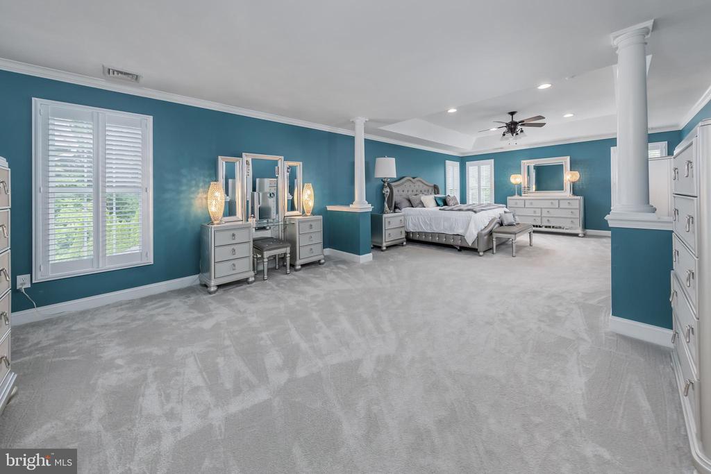 15 Valley Ln