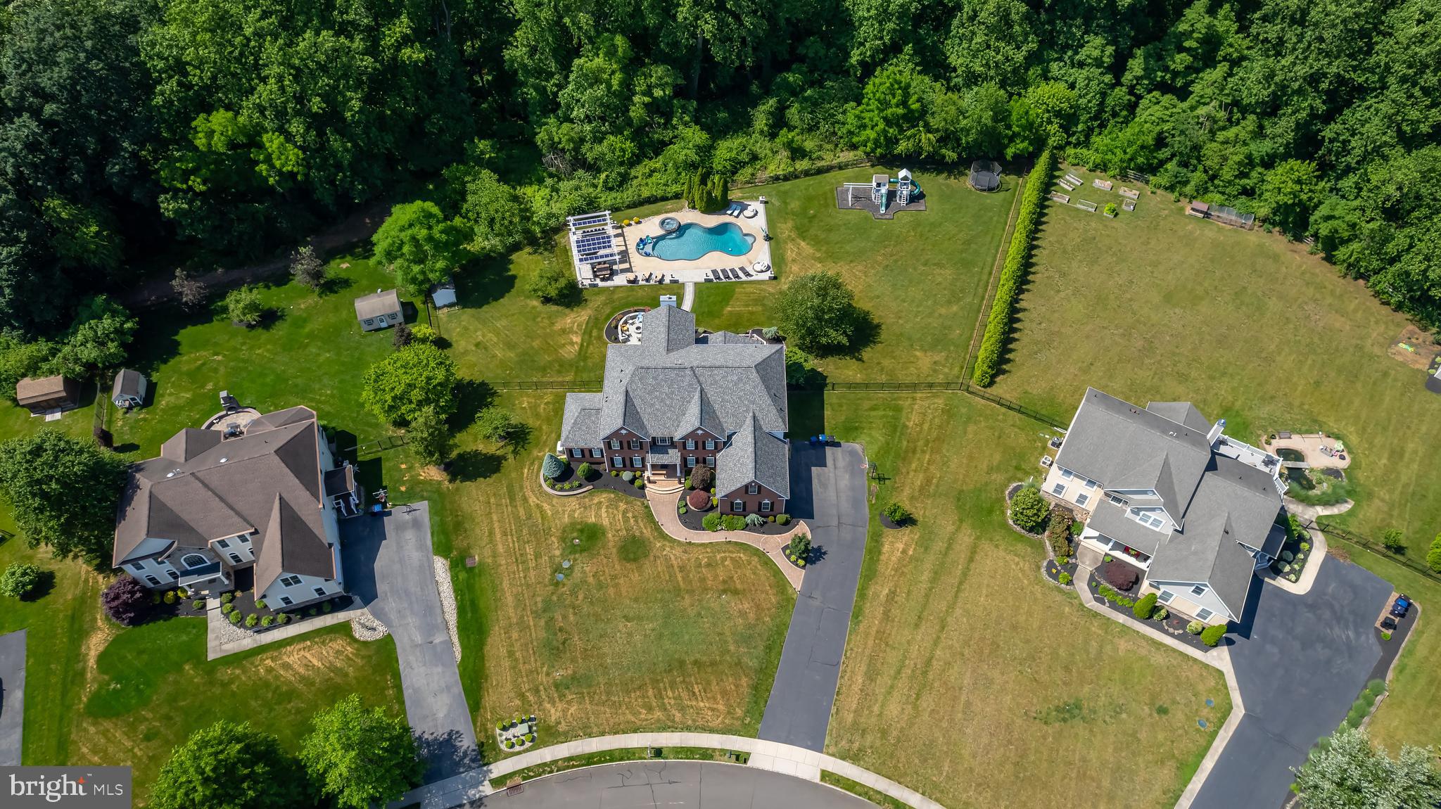 15 Valley Ln