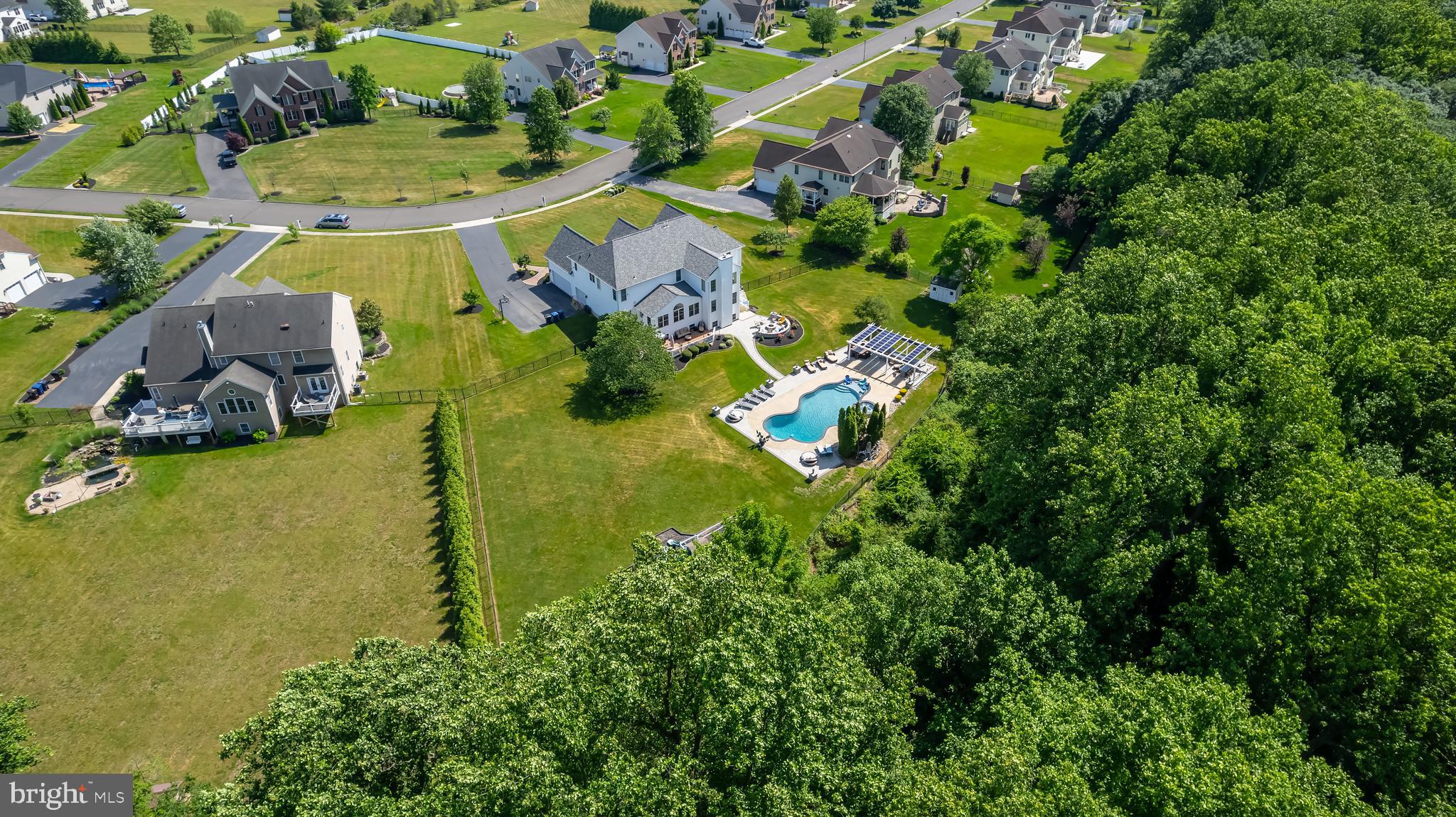 15 Valley Ln