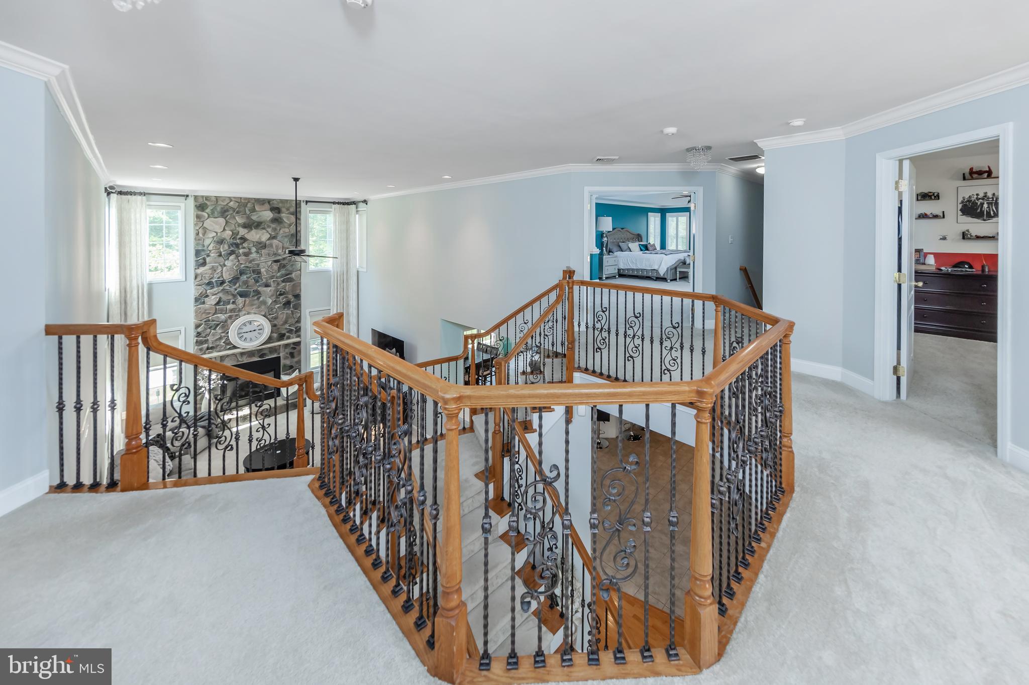 15 Valley Ln