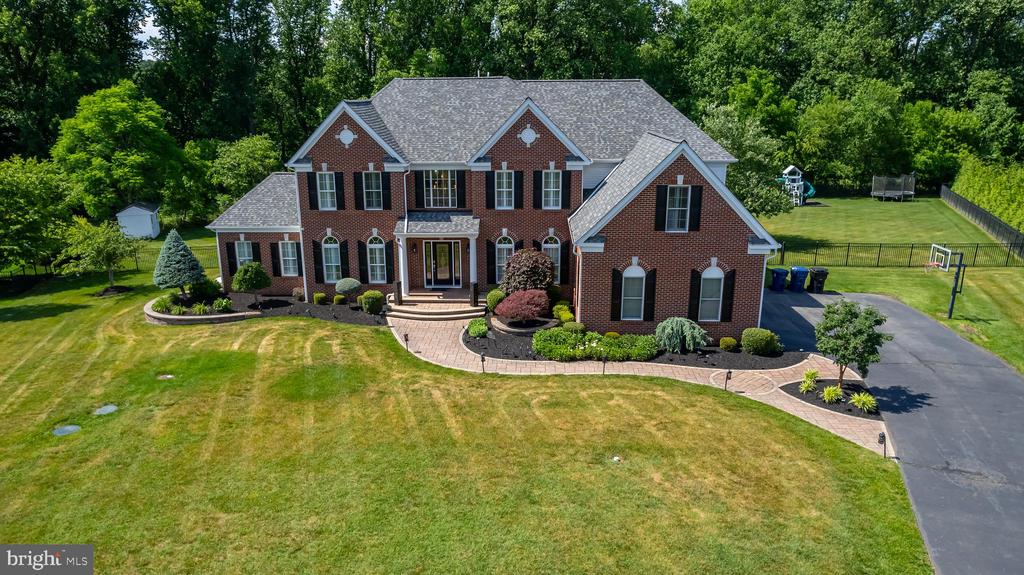 15 Valley Ln