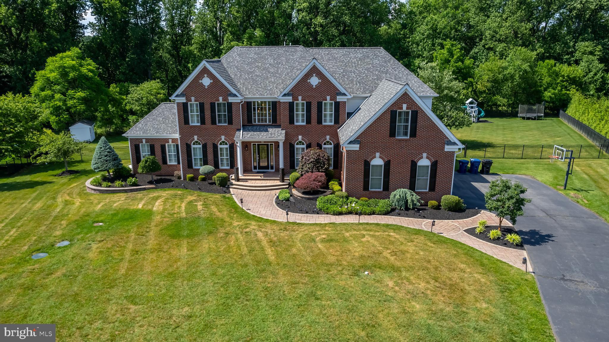 15 Valley Ln