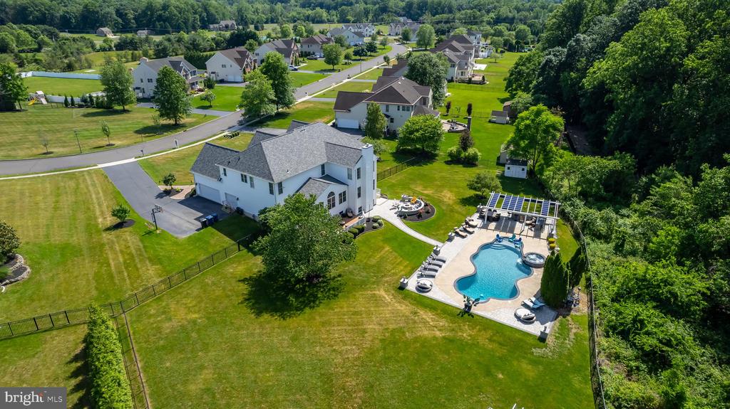15 Valley Ln