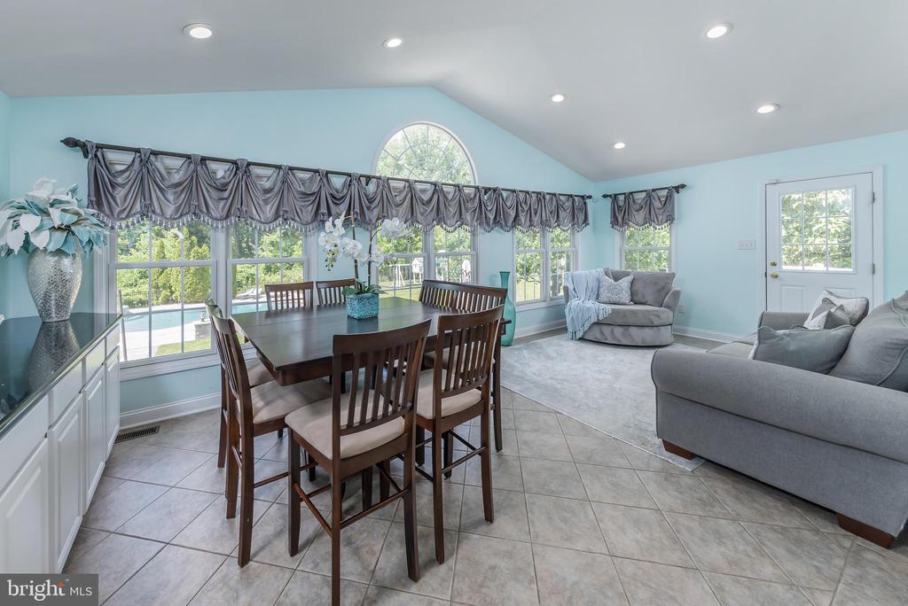 15 Valley Ln