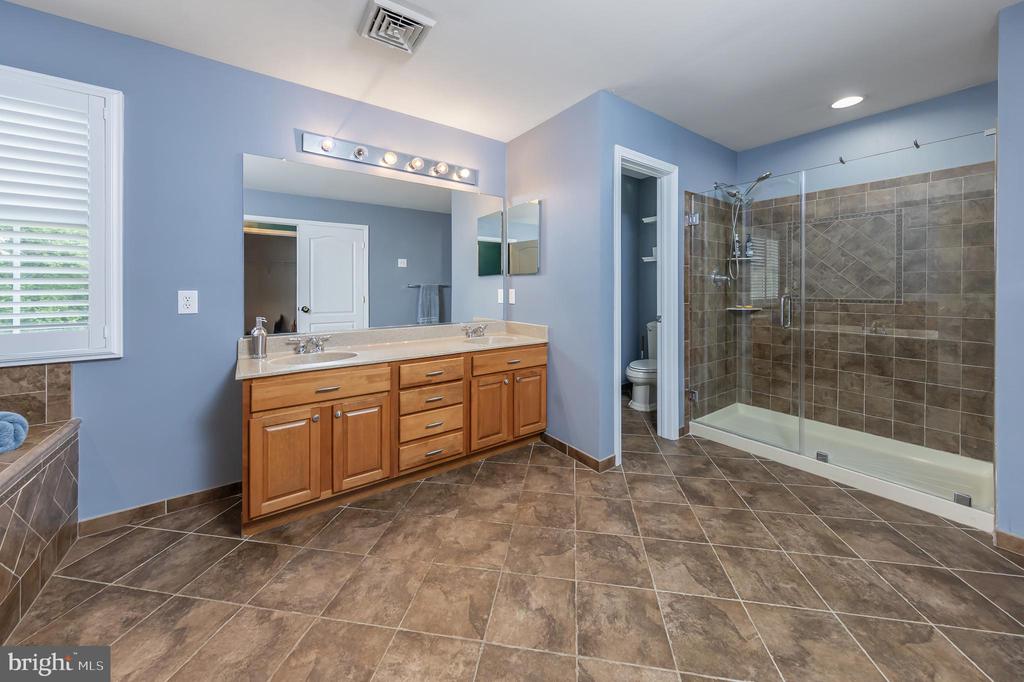 15 Valley Ln