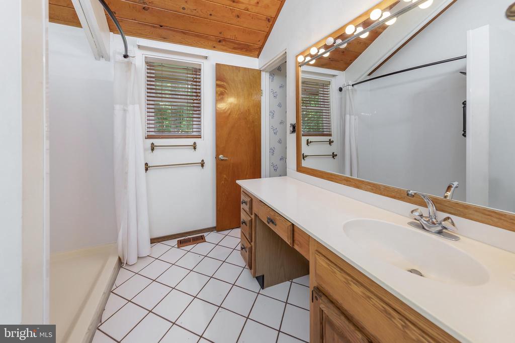 109 Foxford Ln