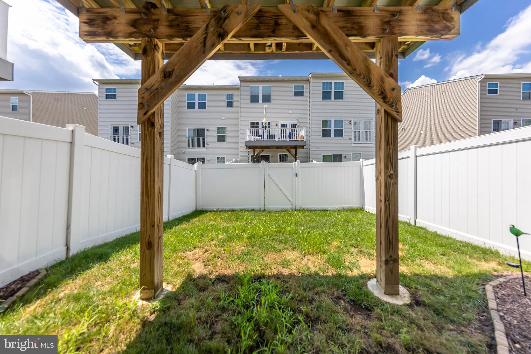 1032 Noble Pl