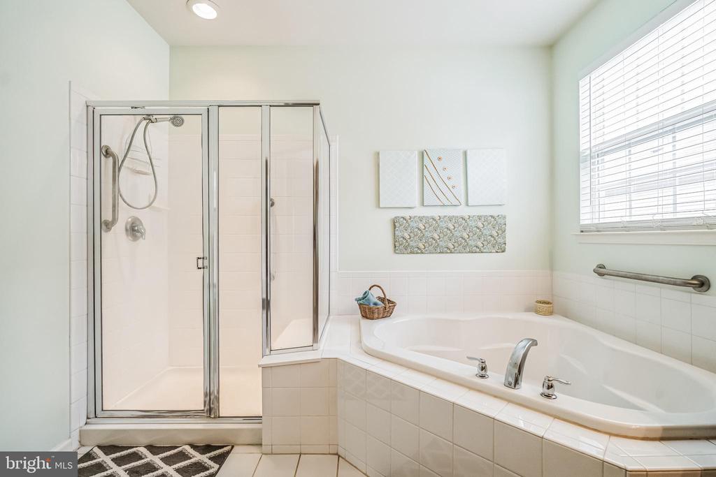 2 BELAIR COURT