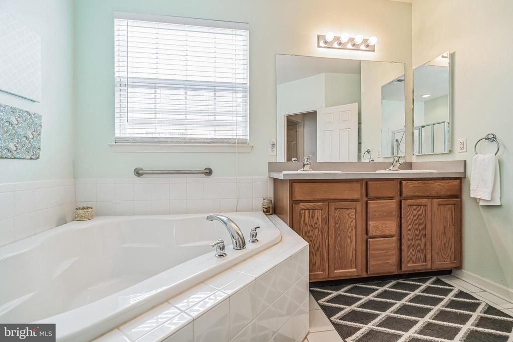2 BELAIR COURT