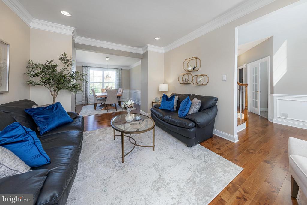 609 Bainbridge Dr
