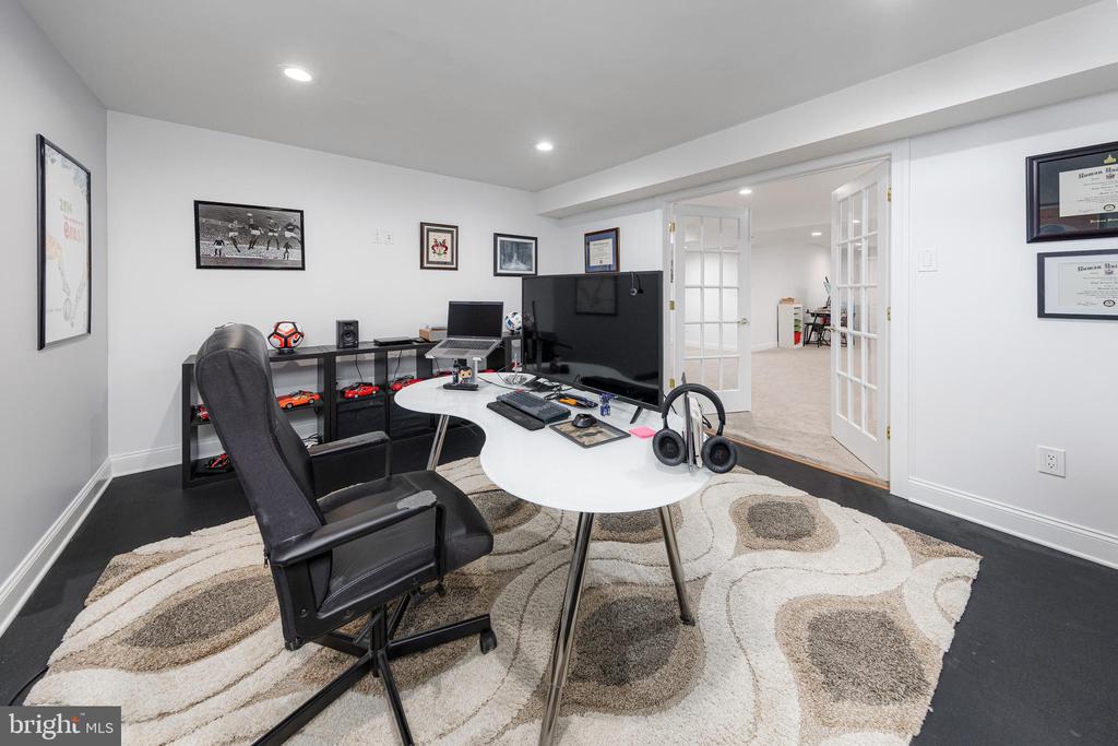 609 Bainbridge Dr