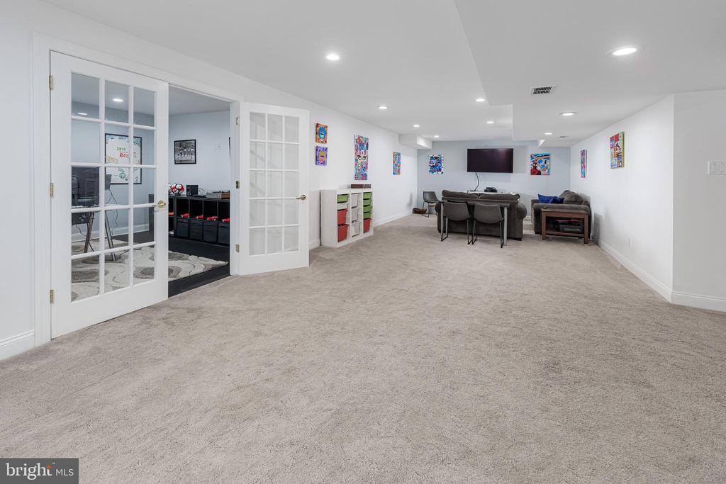 609 Bainbridge Dr