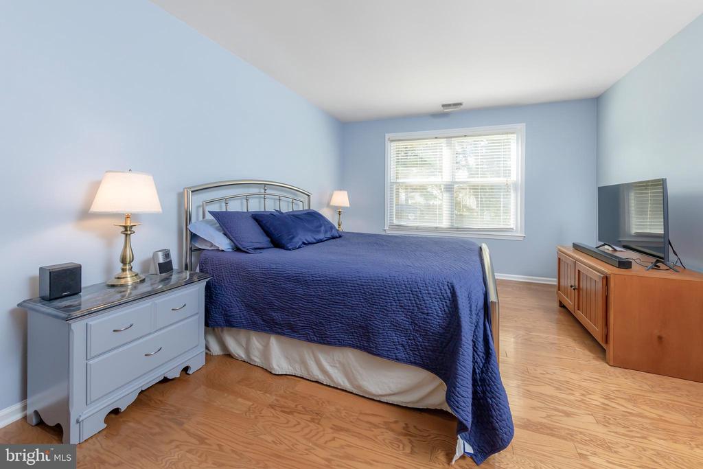 423 Amesbury Pl