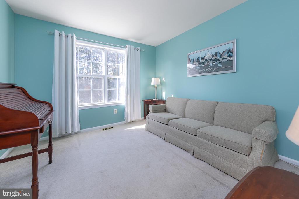423 Amesbury Pl