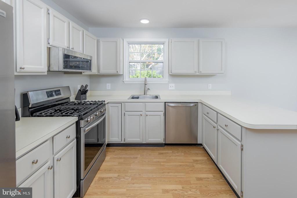 423 Amesbury Pl