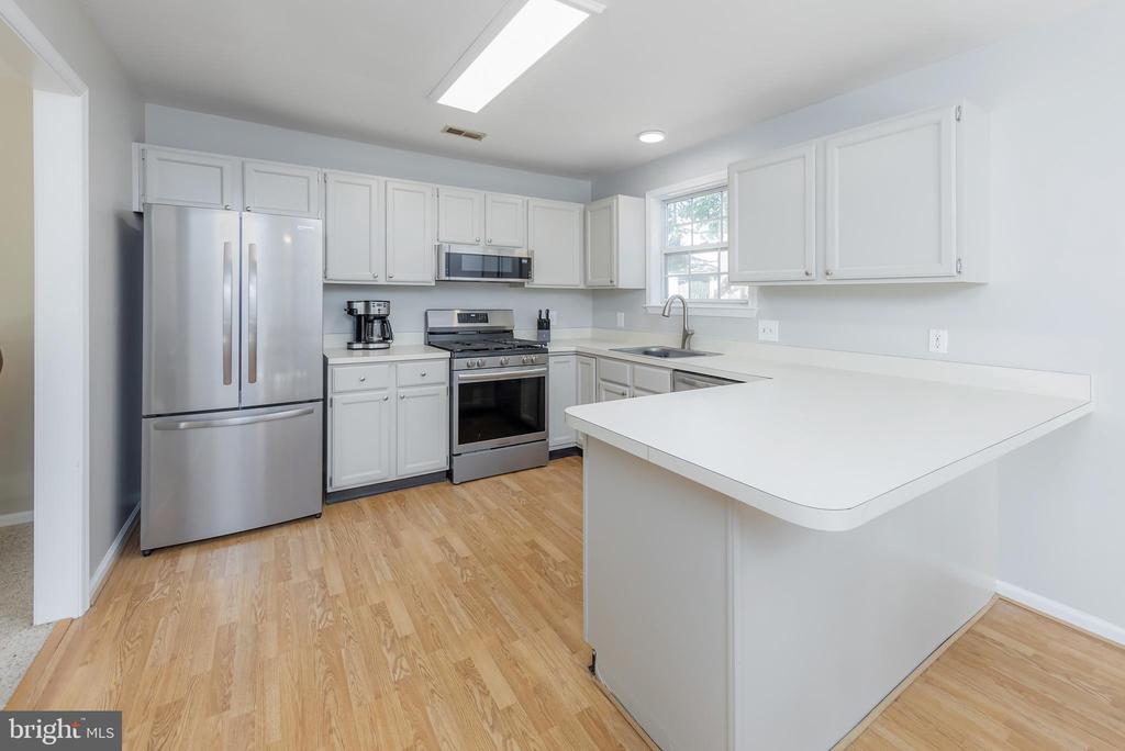423 Amesbury Pl