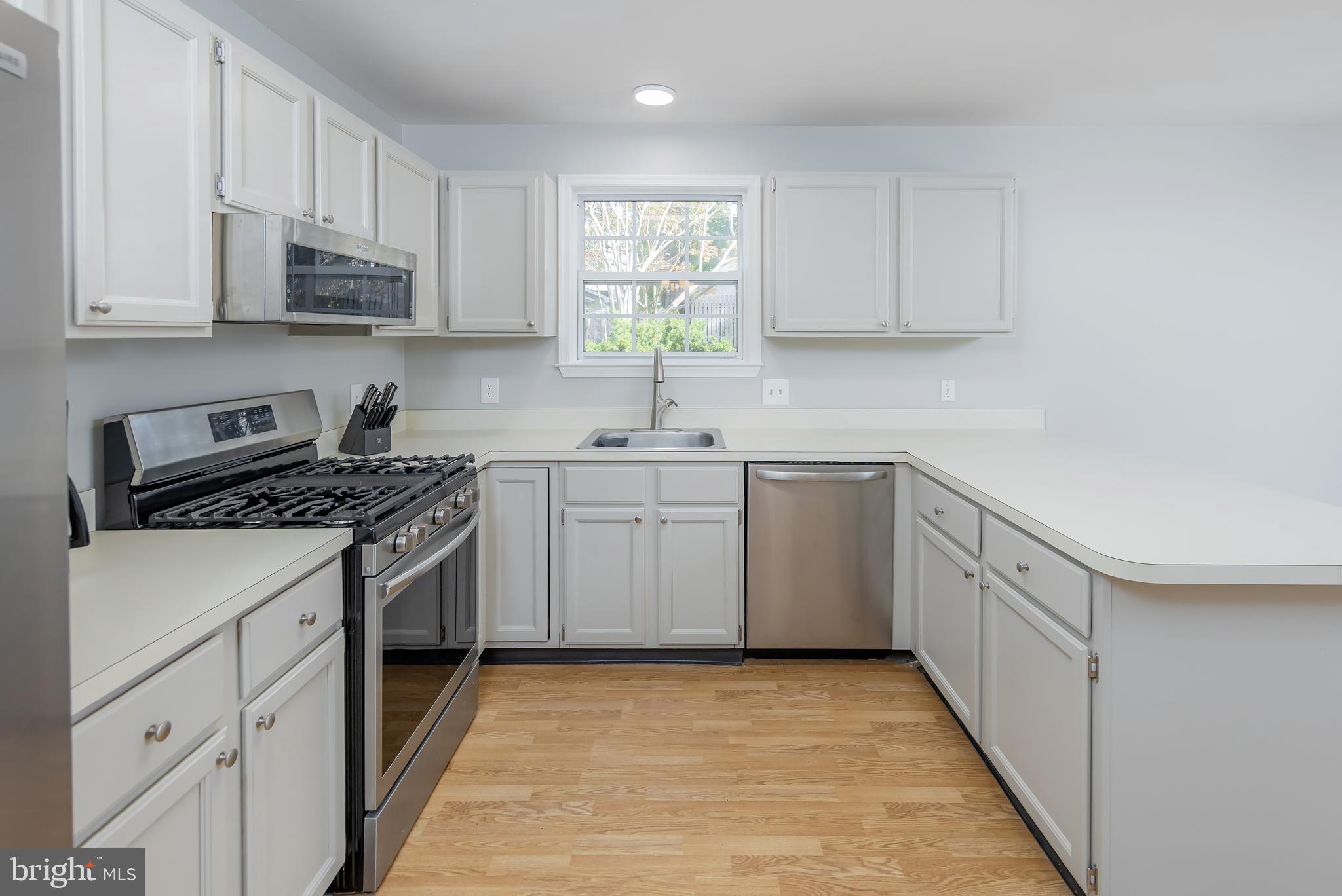 423 Amesbury Pl