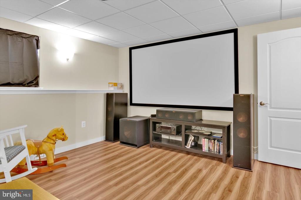 16 SKYLINE CIRCLE