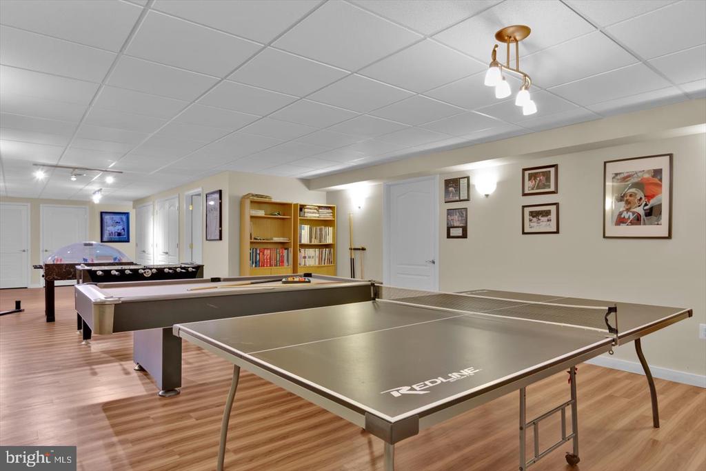 16 SKYLINE CIRCLE