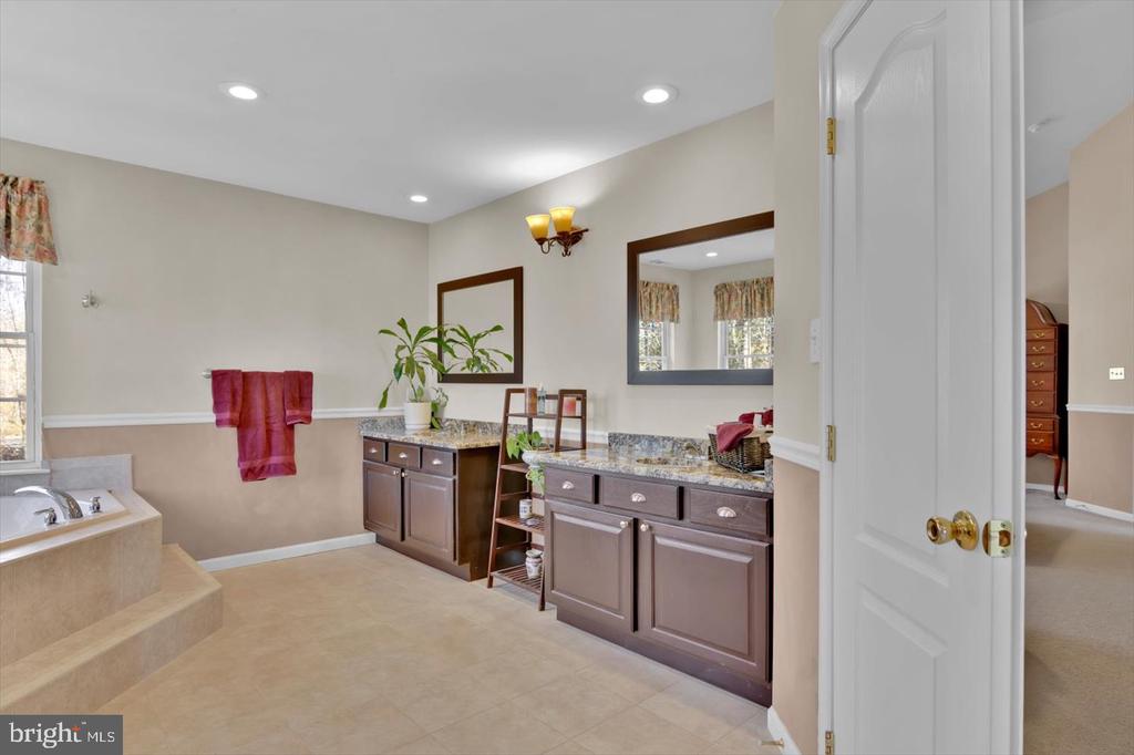 16 SKYLINE CIRCLE