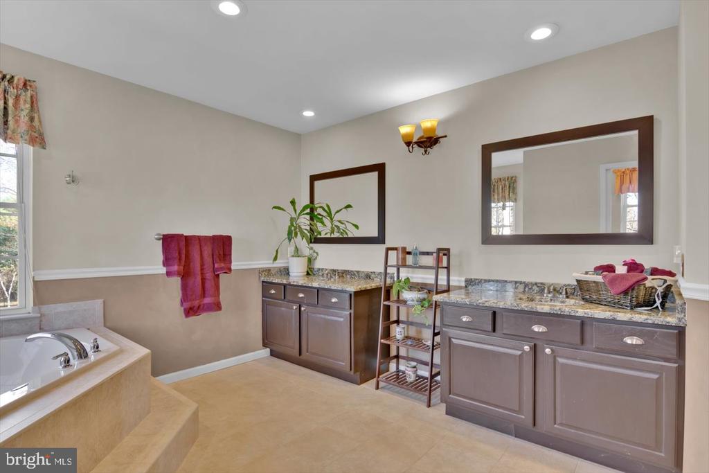16 SKYLINE CIRCLE