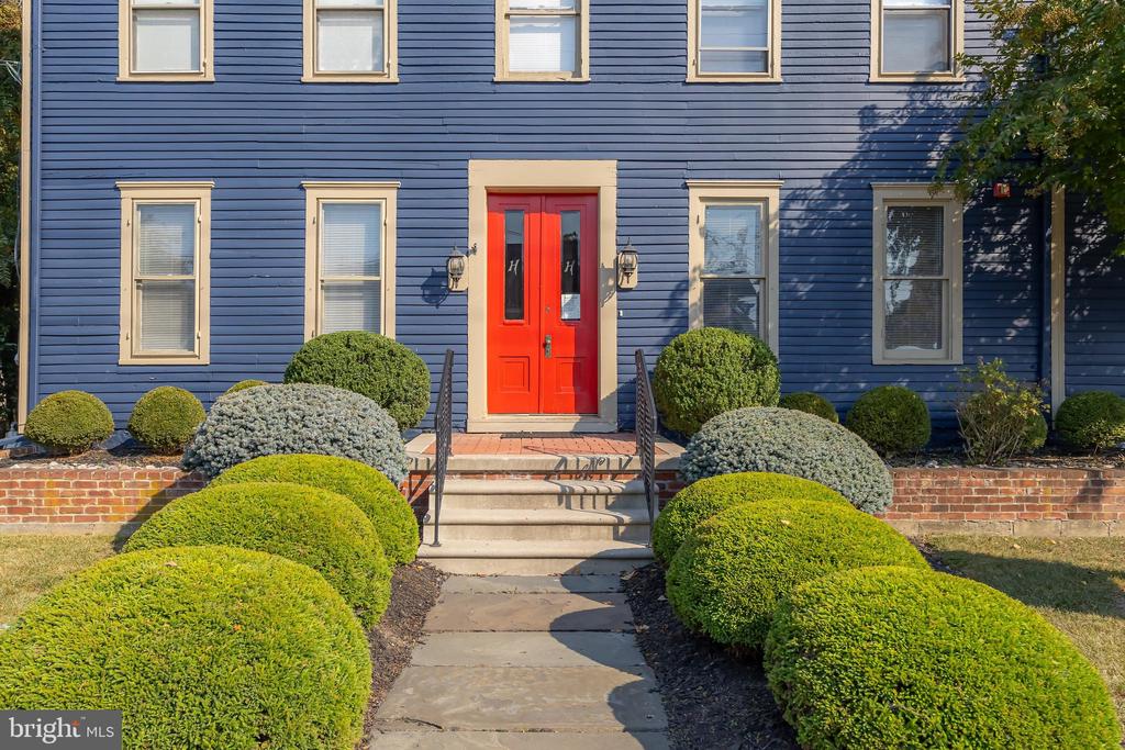 53 N Main St