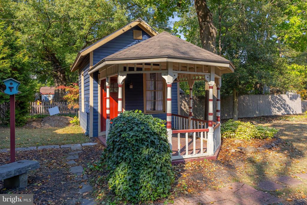 53 N Main St