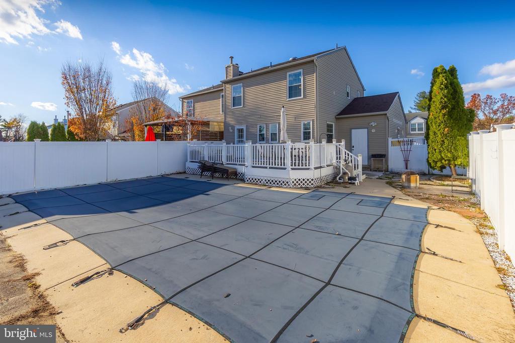 15 FOSTERTOWN LN
