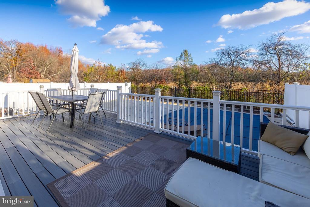 15 FOSTERTOWN LN