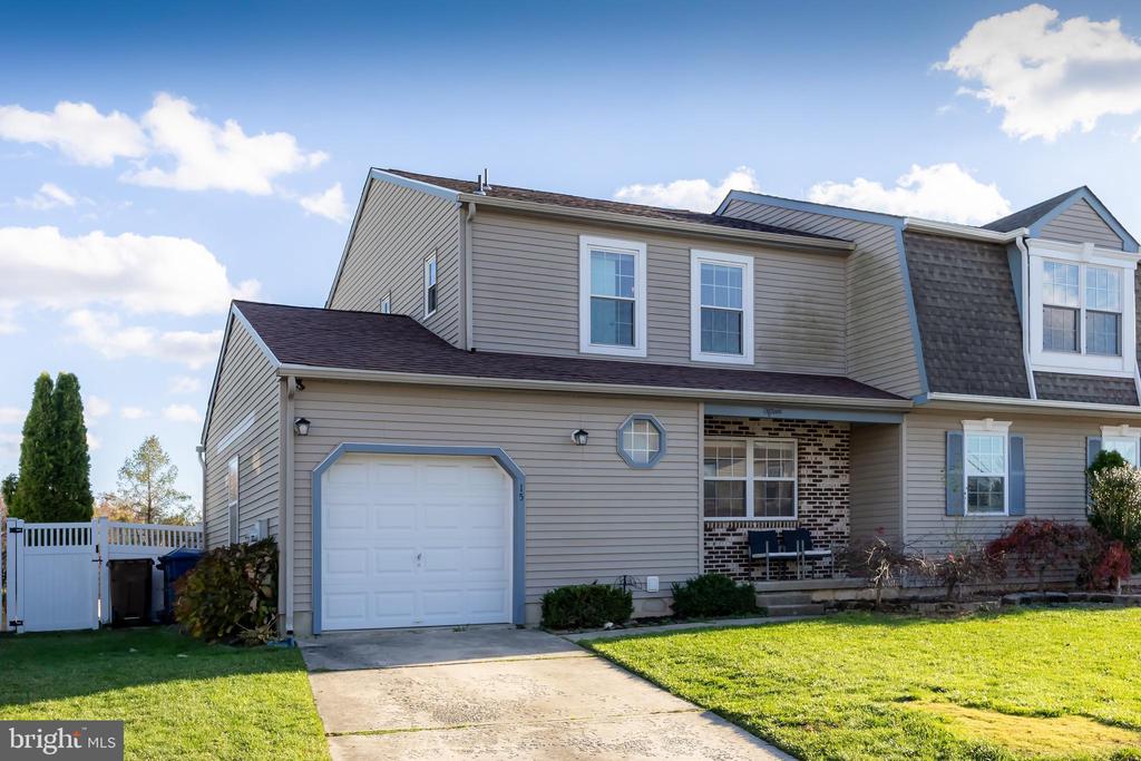 15 FOSTERTOWN LN