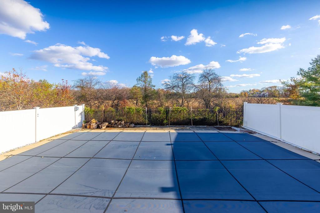 15 FOSTERTOWN LN