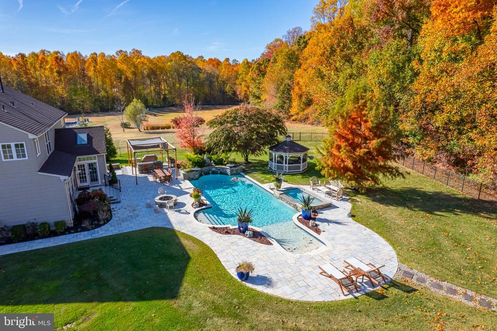 31 Fawn Hollow Ln