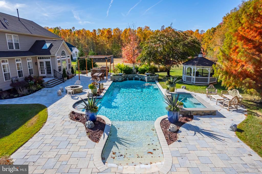 31 Fawn Hollow Ln