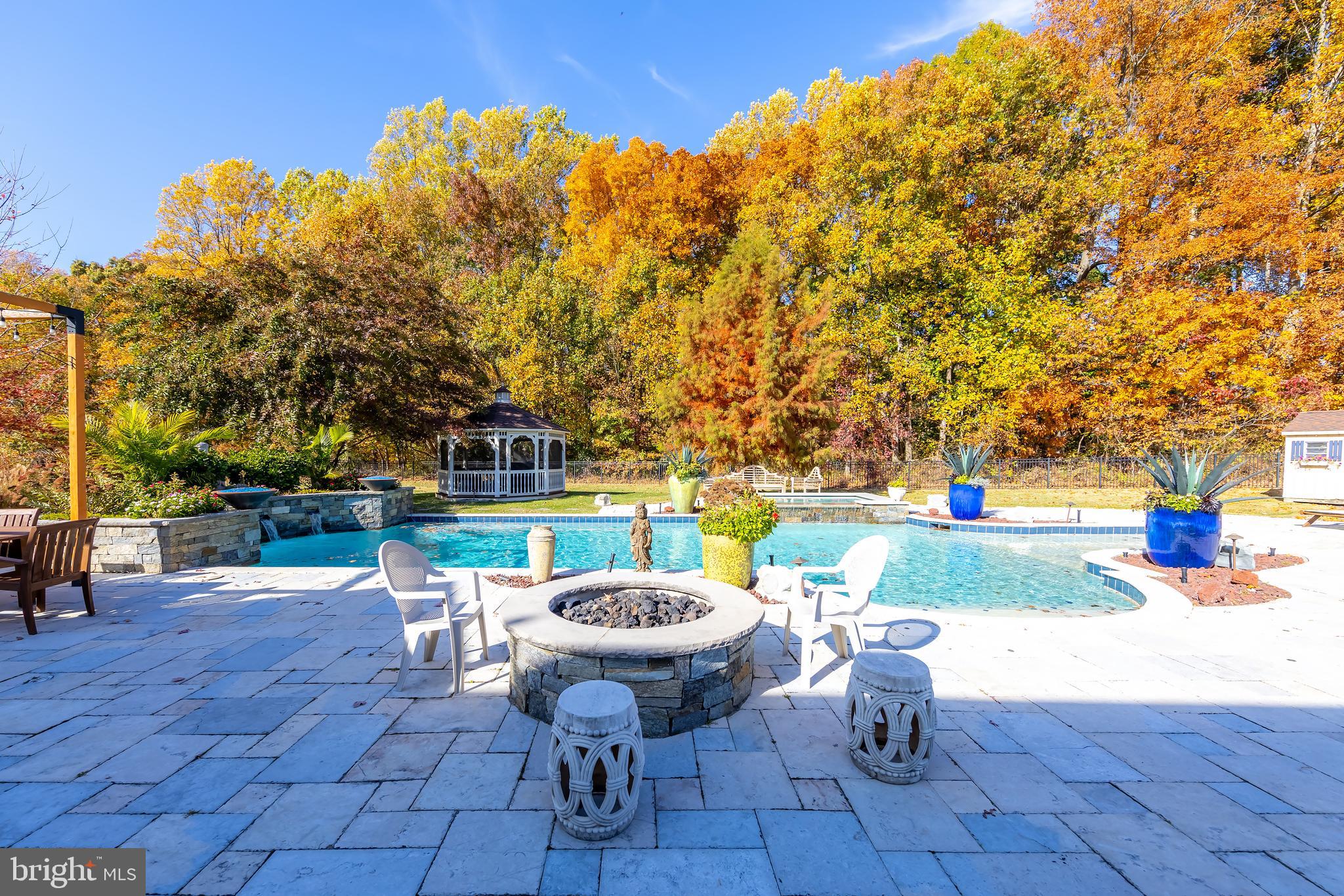 31 Fawn Hollow Ln