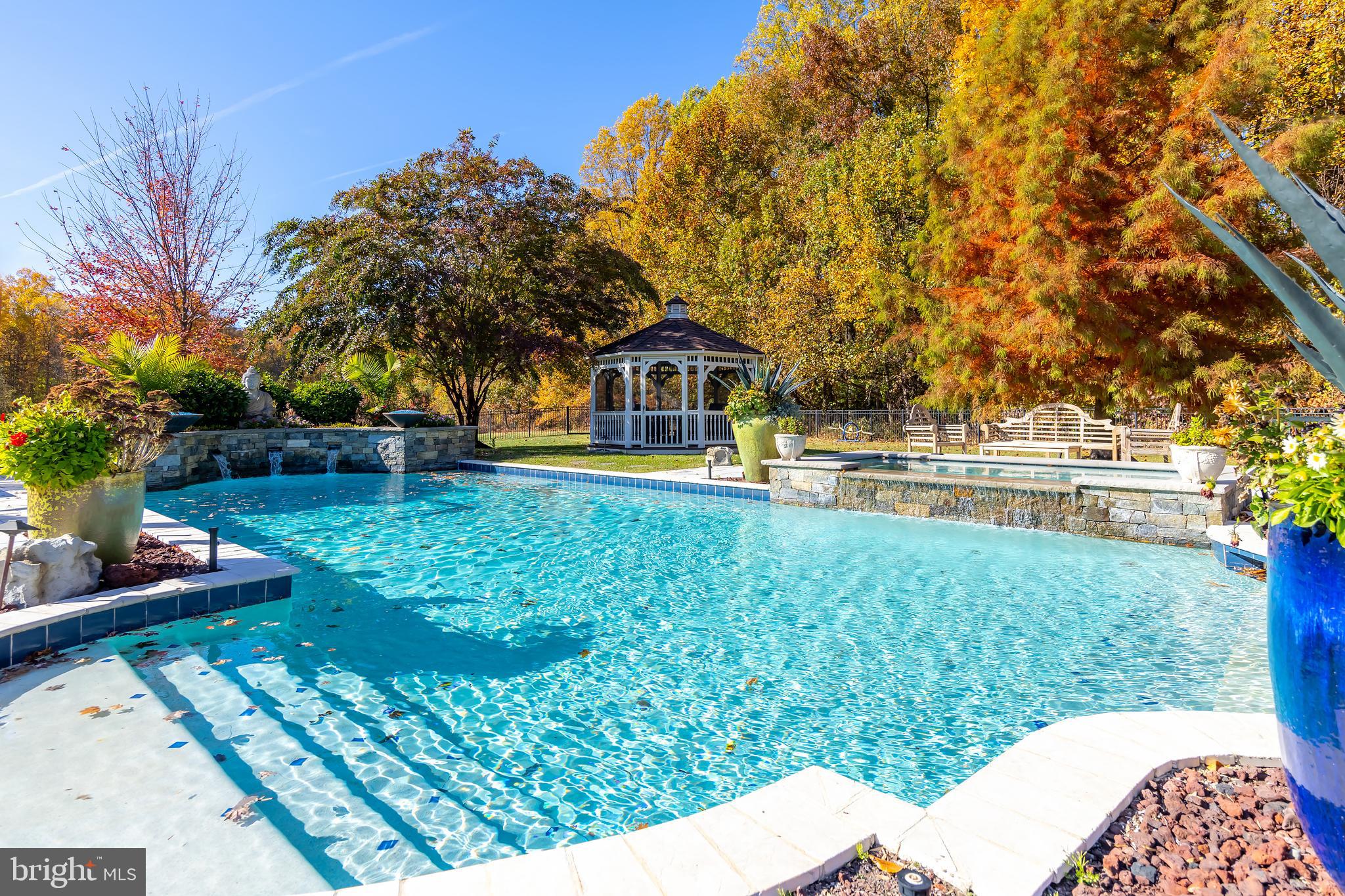 31 Fawn Hollow Ln