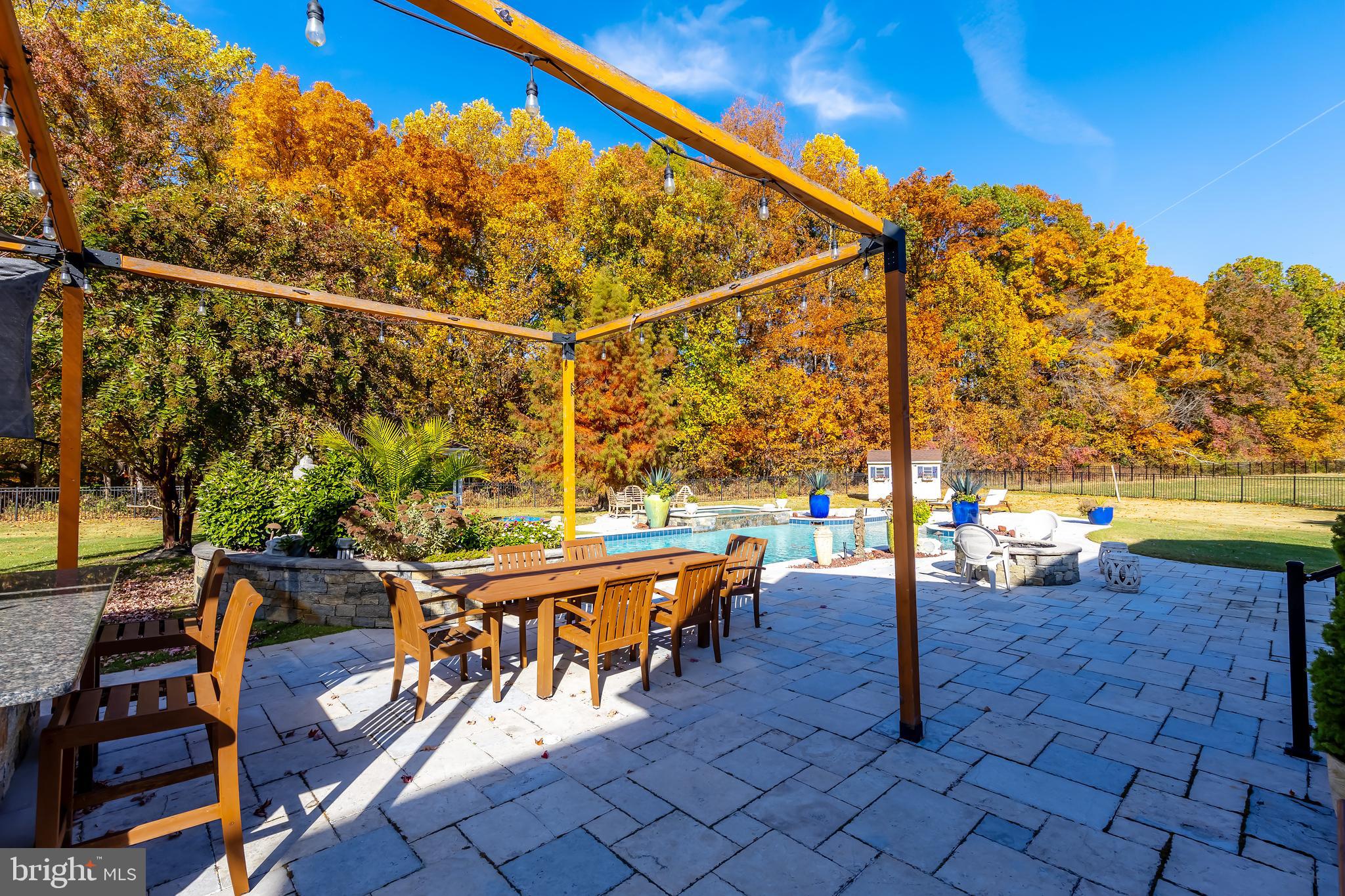 31 Fawn Hollow Ln