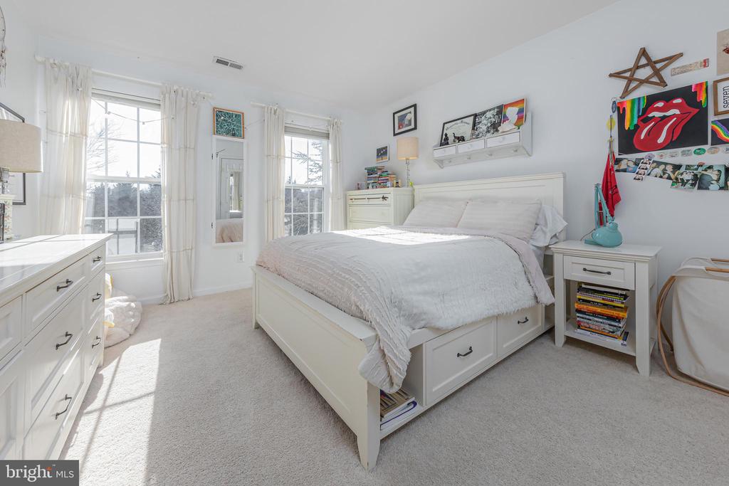 31 Fawn Hollow Ln