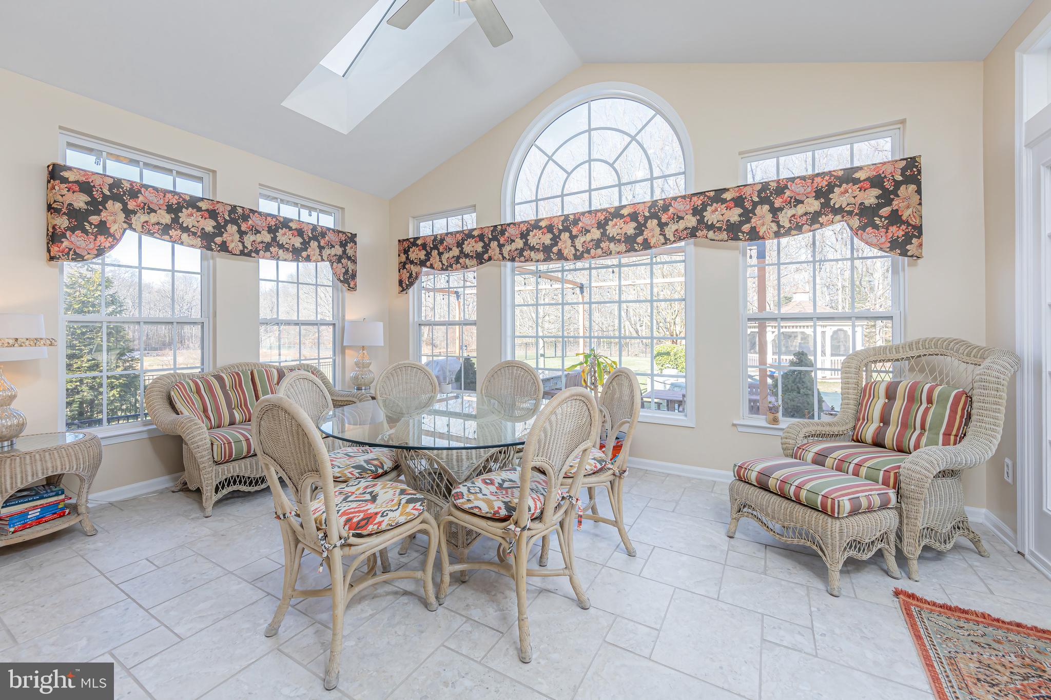 31 Fawn Hollow Ln