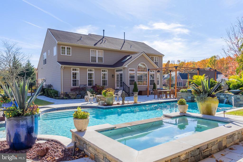 31 Fawn Hollow Ln