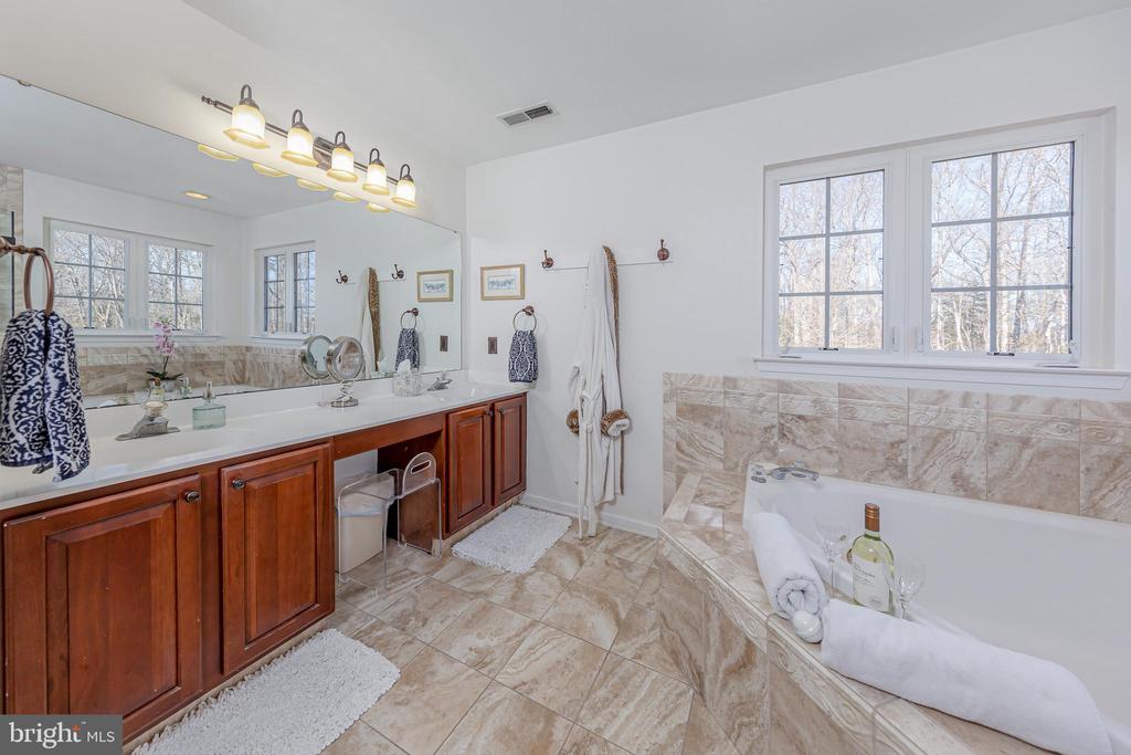 31 Fawn Hollow Ln