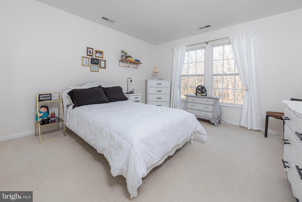 31 Fawn Hollow Ln