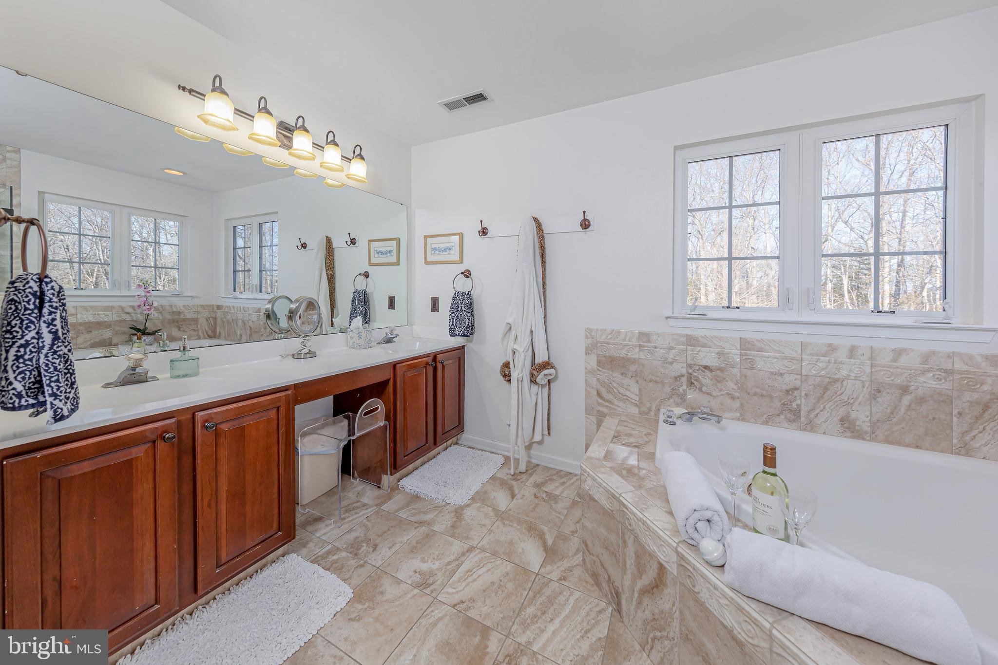 31 Fawn Hollow Ln