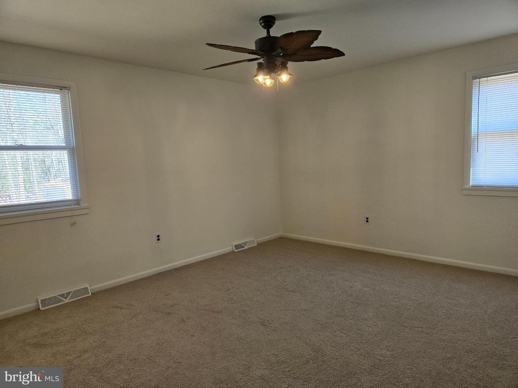 8 SANDY DRIVE